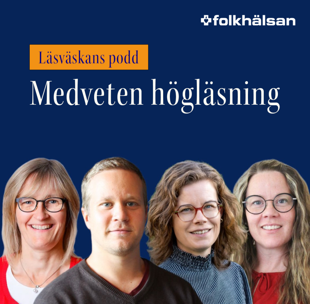 Bild på fyra personer som talar i podden